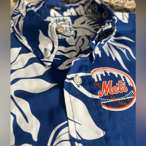Men's Reyn Spooner Royal New York Mets Aloha Button-Down Shirt - Picture 6 of 12